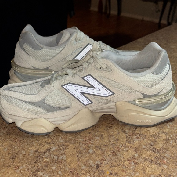 New Balance 9060 - Picture 1 of 2